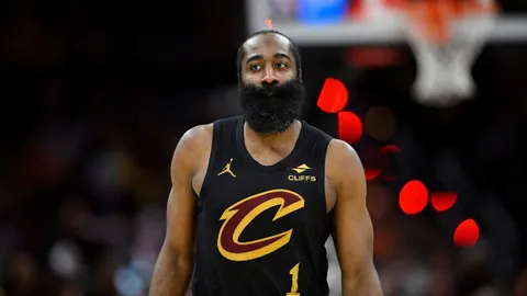 曼城夺冠：福登双响助力成就英超“四冠王”荣耀